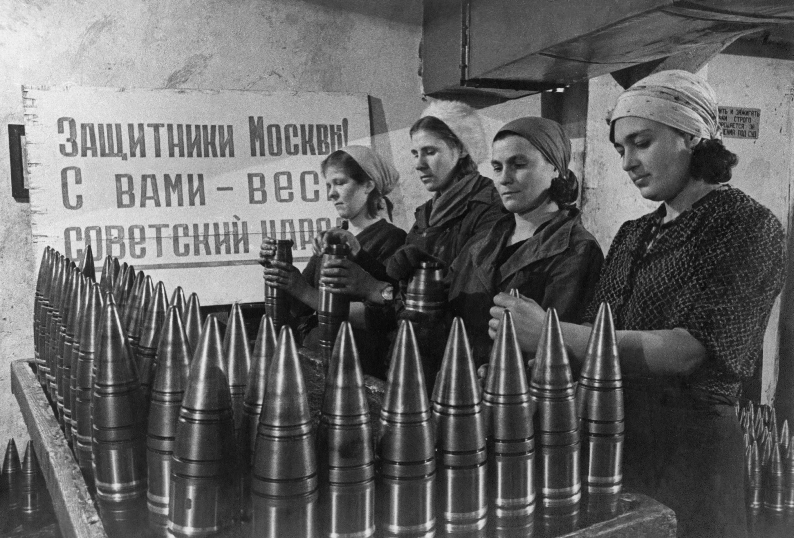 Тыл в великой отечественной. Женщины тыла Великой Отечественной войны. Женщины в тылу в годы Великой Отечественной войны.